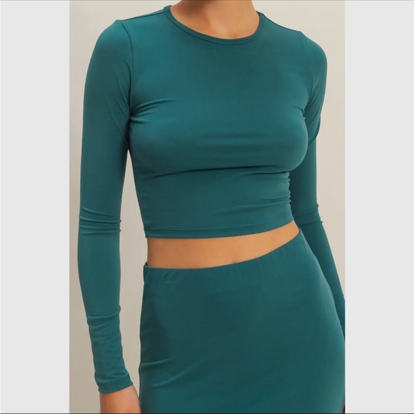 DEEP GREEN LS Crop Top and Maxi Skirt Set - Picture 4 of 5